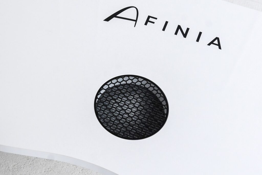 Schwarzes Wabenlüftungsgitter