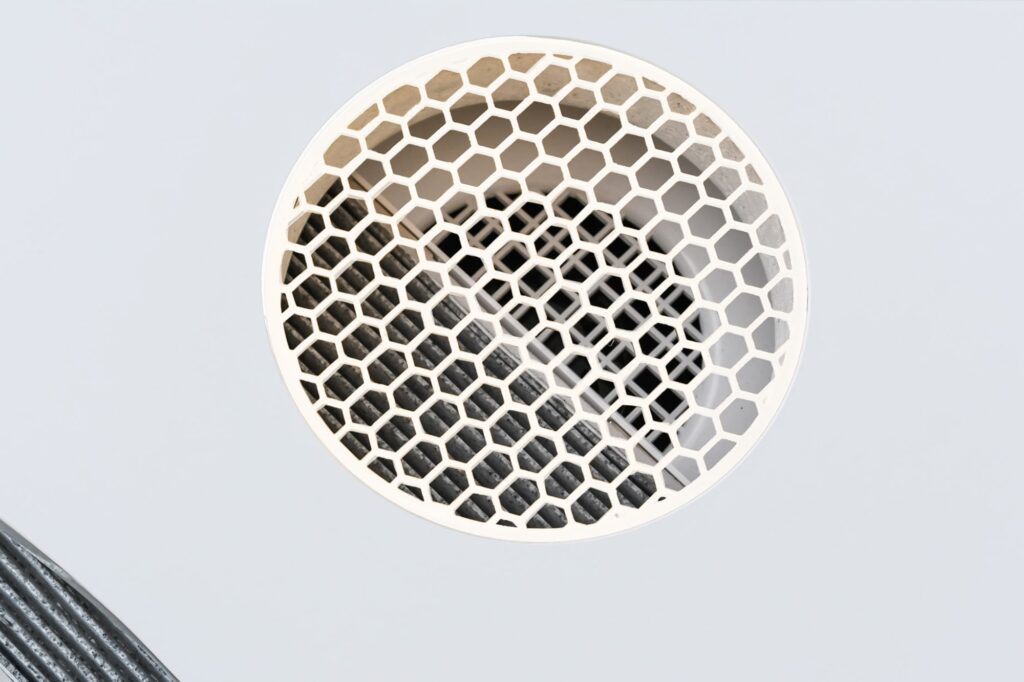 Weißes Wabenlüftungsgitter